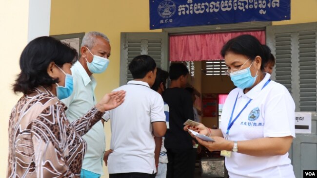 អ្នកបោះឆ្នោត​ខ្លះ​ថា រង់ចាំមើល​ការអនុវត្ត​ជាជាង​ស្តាប់​ការឃោសនា​កម្មវិធី​នយោបាយ​របស់​គណបក្ស​នីមួយៗ 