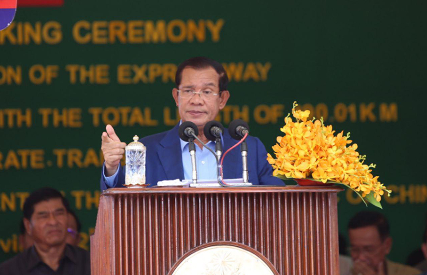 ​លោក​ ​ហ៊ុន​​ សែន​​ ព្រ​មាន​​ចាត់​​វិធានការ​​ច្បាប់ ​ដើម្បី​បើ​ក​ផ្លូ​វ​ឲ្យ​ក្រុ​មហ៊ុ​ន​ចិន​​ធ្វើ​ផ្លូ​វ​ទៅ​​កាន់​​ខេត្ត​ព្រះ​សី​ហនុ​​