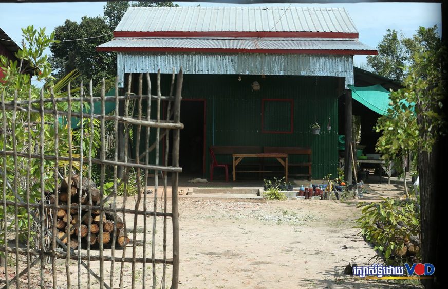 ពលរដ្ឋ​មួយចំនួន​ដែល​ស្ម័គ្រចិត្ត​ទៅ​នៅ​តំបន់​រុនតាឯក​កាល​២ឆ្នាំមុន​បានចាកចេញ​ពីភូមិ ក្រោយ​គ្មាន​មុខរបរ​ចិញ្ចឹមជីវិត