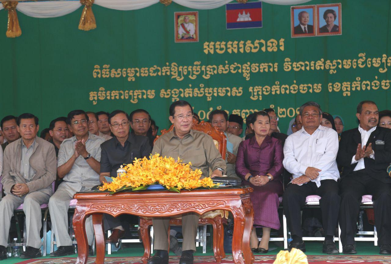 លោកនាយករដ្ឋមន្រ្តី ហ៊ុន សែន ព្រមាន​ប្រទេស​ដទៃ​កុំ​ឲ្យ​ឈឺ​ឆ្អាល​រឿង​ការ​ចាប់​ខ្លួន​លោក កឹម សុខា