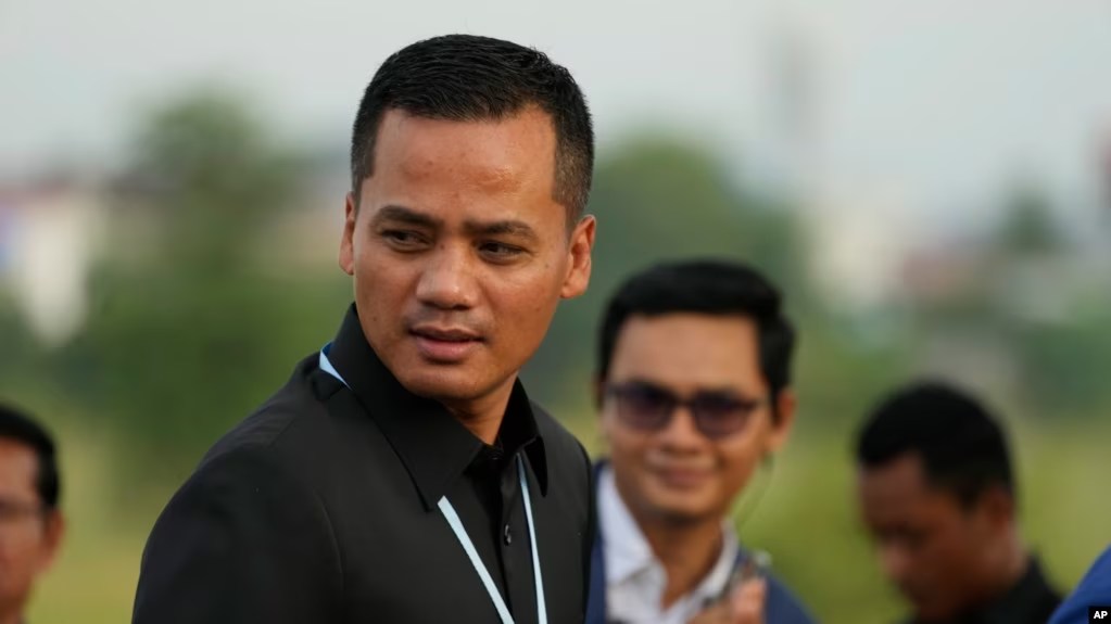 រដ្ឋមន្ត្រី​ក្រសួង​មហាផ្ទៃ​ព្រមាន​មន្ត្រី​នគរបាល​កុំឱ្យ​យក​ម៉ោង​រដ្ឋ​ទៅ​បម្រើ​ការងារ​ឯកជន 