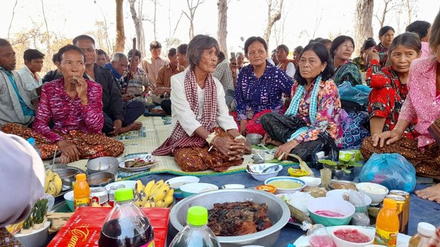 សហគមន៍​ខេត្ត​ព្រះវិហារ​ធ្វើពិធី​សែនព្រេន​អ្នកតា​ដាក់​បណ្ដាសា​ចំពោះ​អ្នក​រំលោភ​ដីធ្លី