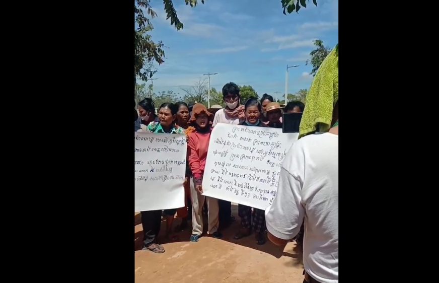 តំណាង​​ពលរដ្ឋ​​២១០គ្រួសារ​​ លើក​គ្នា​​មក​​តវ៉ា​​នៅ​​សាលា​​ខេ​ត្ត​សៀមរាប​​ទាមទារ​​សំណង​​ដីធ្លី​