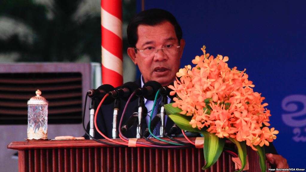 លោក​ ហ៊ុន សែន​ ហៅ​ការ​សន្យា​សង​បំណុល​ជំនួស​ពលរដ្ឋ​ថា​ជា​ការឃោសនា​បោះឆ្នោត​បោកប្រាស់