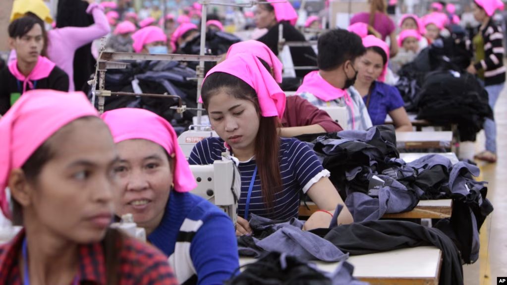 មេ​ដឹកនាំ​សហជីព​ថា​ EBA ​នៅ​តែ​សំខាន់​សម្រាប់​កម្ពុជា​ ទោះ​ត្រូវ​ឡើង​ទៅ​ជា​ប្រទេស​​មាន​ចំណូល​មធ្យម 