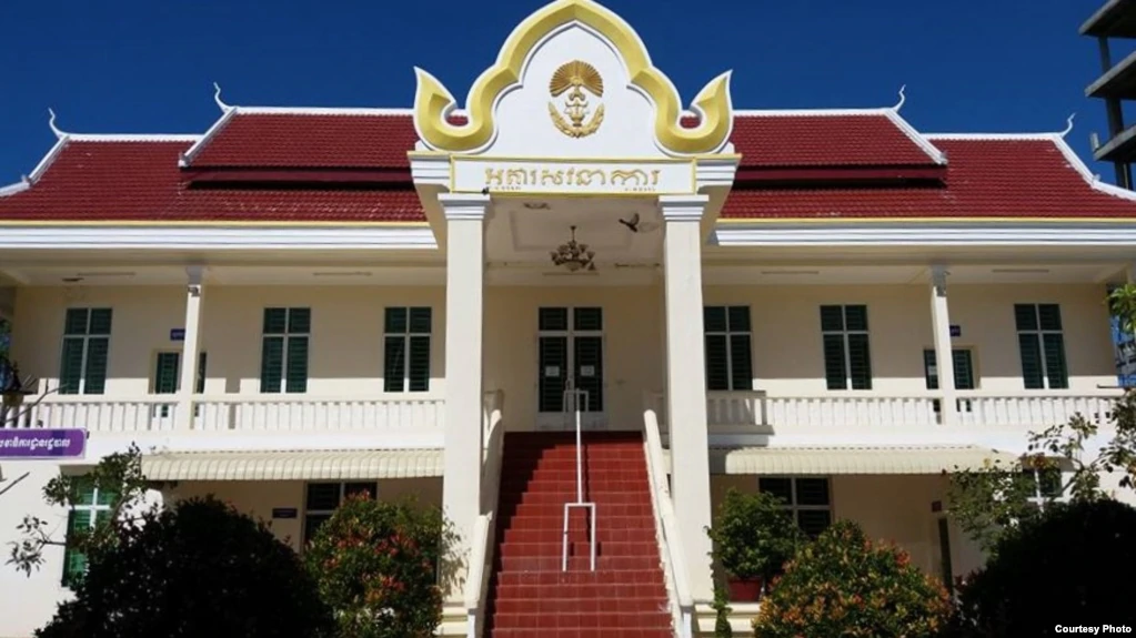 តុលាការ​ចោទ​ប្រកាន់​អតីត​ឧត្ដមសេនីយ៍​ម្នាក់​នៅ​កង​អង្គរក្ស ក្រោយ​ហិង្សា​រឿង​ដីធ្លី