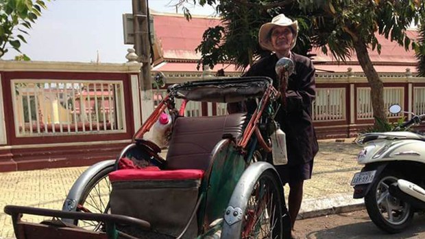 ក្រុម​​អ្នក​ធ្នាក់​ស៊ីក្លូ​ជិត​​២​​រយ​​នាក់​​ខ្វះ​​អាហារ​ហូប​​អំឡុង​​ពេល​​ផ្ទុះ​ជំងឺ​កូវីដ​​ខ្លាំង​​នៅ​​ក្រុង​ភ្នំពេញ