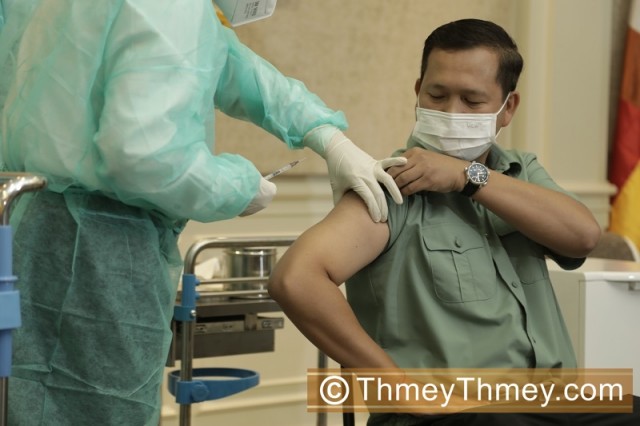 ពលរដ្ឋខ្មែរជិត ១ ៥០០នាក់ បានចាក់វ៉ាក់សាំងកូវីដ-១៩