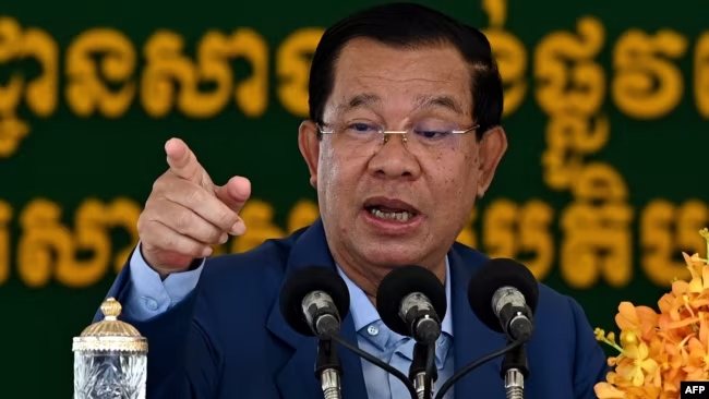 លោក ហ៊ុន សែន ព្រមាន​រំលាយ​គណបក្ស​ភ្លើងទៀន ​បើ​មេដឹកនាំ​នៅ​ក្រៅ​ប្រទេស​បង្កើន​ការ​អំពាវនាវ​ឱ្យ​ពលរដ្ឋ​មិន​ទៅ​បោះ​ឆ្នោត 