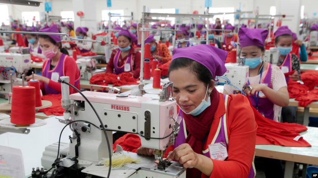 អាជ្ញាធរខេត្តកណ្តាល​ថា មន្ត្រីជំនាញ​កំពុងពិនិត្យវិវាទនៅ​រោងចក្រ​ស្តារឡៃថ៍ (Starlight) 