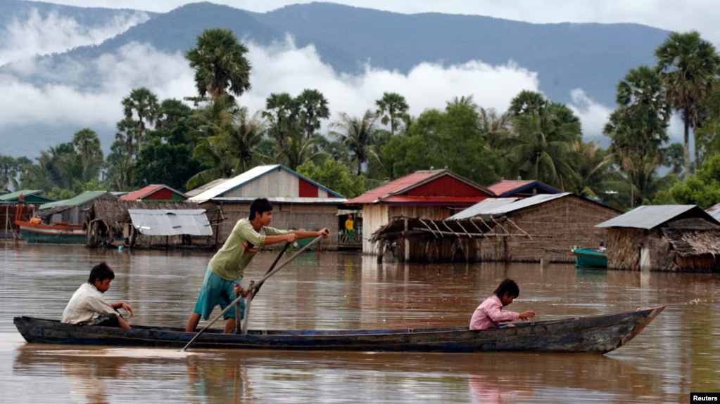 ជំនន់​ទឹកភ្លៀង​បណ្តាល​​ឱ្យ​​មនុស្ស​២​នាក់​បាត់​ខ្លួន និង​ប៉ះពាល់​ផ្លូវ​មួយ​ចំនួន