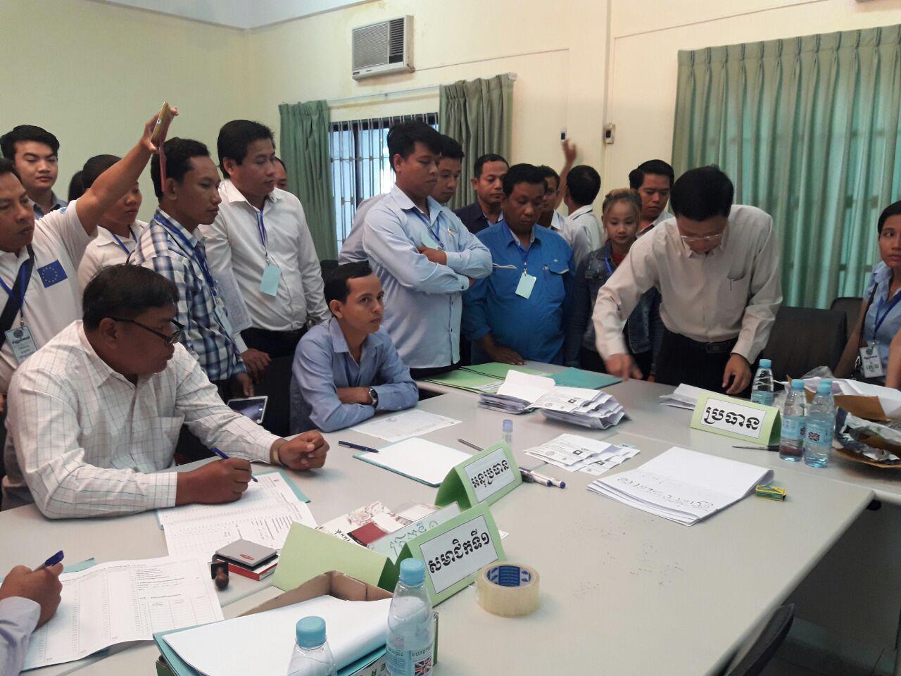 គ.ជ.ប ចាប់ផ្ដើមការរាប់សន្លឹកឆ្នោត​ឡើងវិញ​នៅឃុំបឹងប្រាំ ស្រុកបរវេល ខេត្តបាត់ដំបង ដែលប្ដឹងដោយ CPP