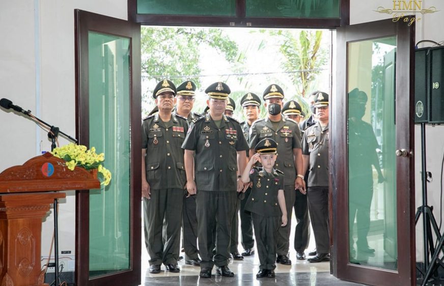 ករណីពាក់ឯកសណ្ឋានយោធាខុសច្បាប់ អ្នកឃ្លាំមើលស្នើឱ្យប្រើវិធានការច្បាប់ស្មើភាព