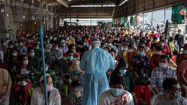 ពលរដ្ឋ​នៅ​ក្នុង​តំបន់​ក្រហម​រិះគន់​វិធានការ​អាជ្ញាធរ​ឱ្យ​ពួកគាត់​ទៅ​ប្រមូល​ផ្តុំគ្នា​ធ្វើតេស្ត​សំណាក