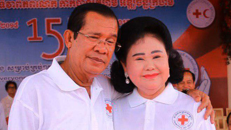 លោក​នាយក​រដ្ឋមន្ត្រី​ និង​ភរិយា​ផ្ដល់​ថវិកា​ ៣ ​ម៉ឺន​ដុល្លារ ​ជូន​កាកបាទ​ក្រហមកម្ពុជា 