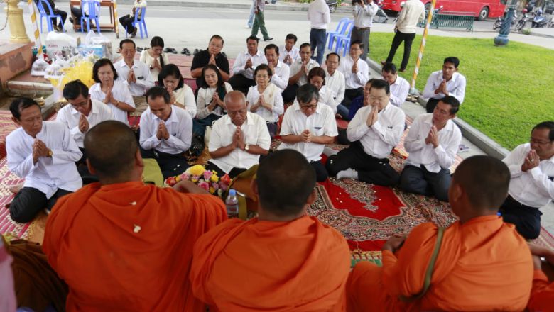 បក្ស​ភ្លើង​ទៀន​ថា​ស្ថាន​ការណ៍​នយោបាយ​មិន​អំណោយ​ផល​អ្នក​ចូលរួម​រំលឹកខួប​ការ​​គប់​គ្រាប់​បែក​តិច​ជាង​ឆ្នាំមុន​