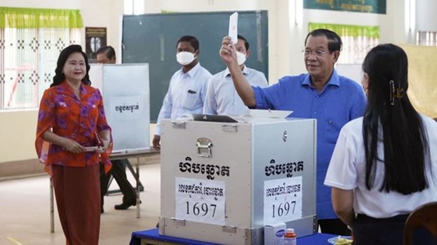 លោក ហ៊ុន សែន បញ្ជា​ឱ្យ​កែ​ច្បាប់ដកហូត​សិទ្ធិ​ឈរ​ឈ្មោះ​បោះឆ្នោត​របស់​អ្នក​នយោបាយ​ដែល​មិន​ទៅ​បោះឆ្នោតអាណត្តិនេះ