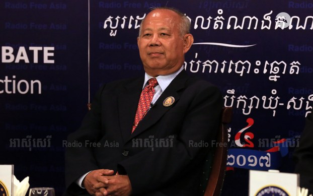 មន្ត្រី​ជាន់ខ្ពស់​ហ៊្វុនស៊ិនប៉ិច​ដែល​ត្រូវ​ដក​ហូត​​ដំណែង​ប្រកាស​មិន​ទទួល​​តួនាទី​​ថ្មី​ដែល​មេ​បក្ស​ផ្ដល់​ឱ្យ