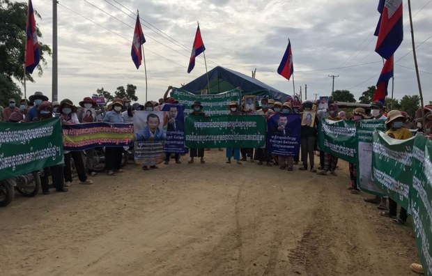 ពលរដ្ឋ​ជាង ៣០០​នាក់​នៅ​ខេត្ត​កណ្ដាល​នាំគ្នា​តវ៉ា​ជាថ្មី រឿង​ក្រុមហ៊ុន​ធ្វើ​ព្រលាន​យន្តហោះ​ថ្មី ដោយ​គ្មាន​សំណង​សមរម្យ