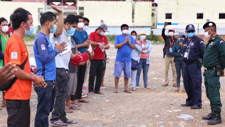 អ្នកបើកបរ​រថយន្ត​ឈ្នួល​ ​ចំនួន ៤២ នាក់ ស្នើ​សុំ​អាជ្ញា​ធរ​ខណ្ឌ​ពោធិ៍​សែន​ជ័យ​ កុំ​ធ្វើ​ការ​ផាក​ពិន័យ​​រថ​យន្ត បន្ទាប់​ពី​ពួក​គេ​បាន​បញ្ចប់​ការ​ធ្វើ​ចត្តាឡីស័ក​