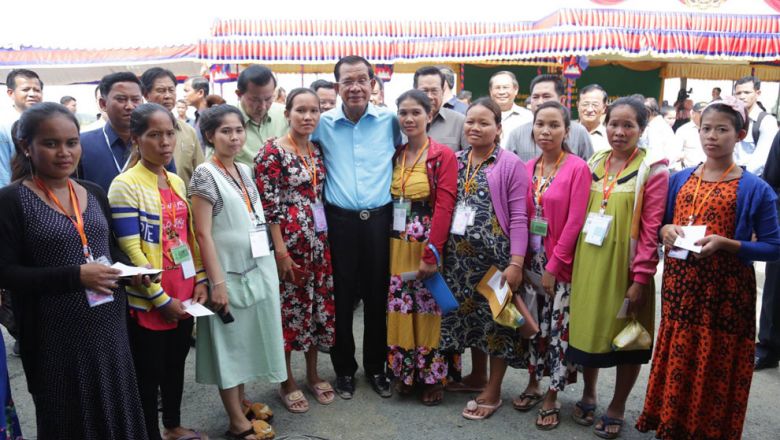 លោក ហ៊ុន សែន អំពាវ​នាវ​កុំ​ឲ្យ​កម្មករ​តវ៉ា​បិទ​ផ្លូវ​