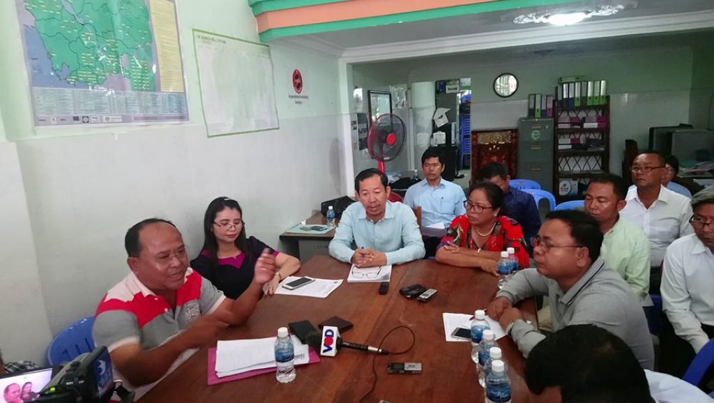 គ្រូបង្រៀន​១៣​រូប​​ស្វែង​រក​​អន្តរាគមន៍​​ពី​​លោក​​ហ៊ុន សែន​ ក្រោយ​ពី​​ក្រសួង​​អប់រំ​​បញ្ឈប់​​ពី​​ការងារ​