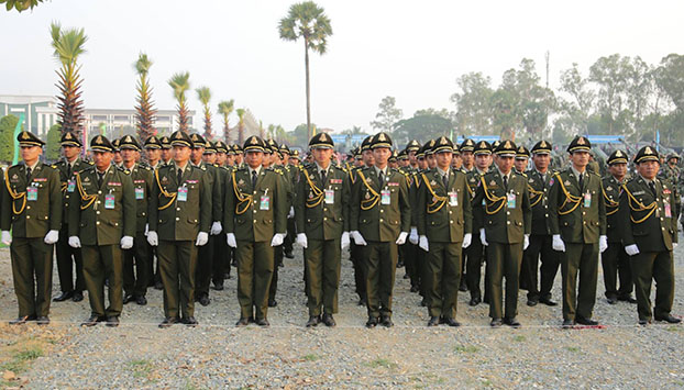 លោក ហ៊ុន សែន អំពាវនាវ​ឲ្យ​កងទ័ព​ជួយ​បង់​ពន្ធ​រដ្ឋ ស្រប​ពេល​អន្តរជាតិ​គ្រោង​ដក​ការ​អនុគ្រោះ​ពន្