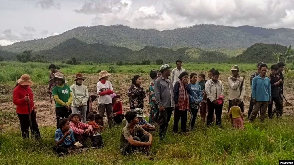 តុលាការ​ខេត្ត​កំពង់ស្ពឺ​កោះ​ហៅ​ប្រជា​សហគមន៍​ការពារ​ព្រៃ​ឈើ​៧​នាក់​សាកសួរ​ពី​បទល្មើស​ចំនួន៥ 