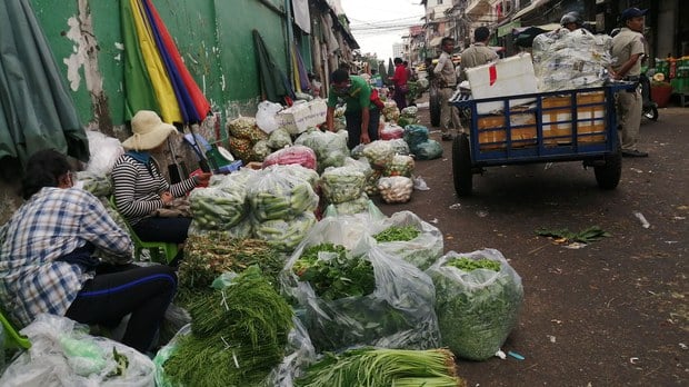 ពលរដ្ឋ​ត្អូញត្អែរ​ជួប​ការ​លំបាក​ក្រោយ​ផ្ទុះ​ការ​រីក​រាលដាល​ជំងឺ​កូវីដ​១៩ ក្នុង​សហគមន៍​ជាថ្មី