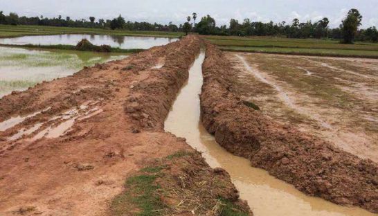 អភិបាល​ខេត្ដ​កំពង់ចាម​ដាក់​ឱសានវាទ​ ៧ ​ថ្ងៃ​ ​ឲ្យ​មេឃុំ​បក្ស​សង្គ្រោះ​ជាតិ​ លុប​ប្រឡាយ​ដែល​ពលរដ្ឋ​ស្នើ​ឲ្យ​ជីក