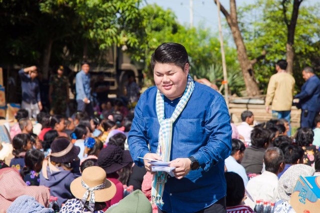 នាយករដ្ឋមន្រ្តី ស្នើឲ្យដកងារឧកញ៉ាពីលោក ឌួង ឆាយ 