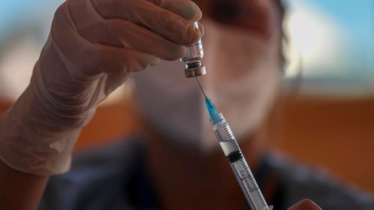 លោកស្រី ឱ វណ្ណឌីន៖ កម្ពុជាមិនមែនមិនចង់ទិញវ៉ាក់សាំងអាមេរិកទេ តែទិញមិនបាន