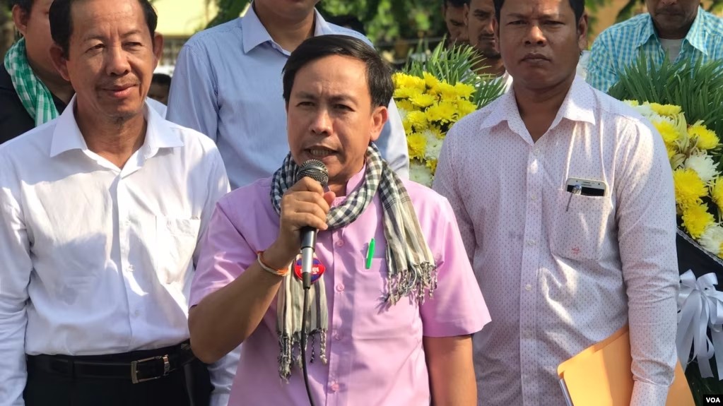 ខណៈប្រឈមនឹងអតិផរណា សហជីពជំរុញឱ្យដំឡើងប្រាក់ឈ្នួលគោលសម្រាប់កម្មករនៅឆ្នាំ ២០២៤ 