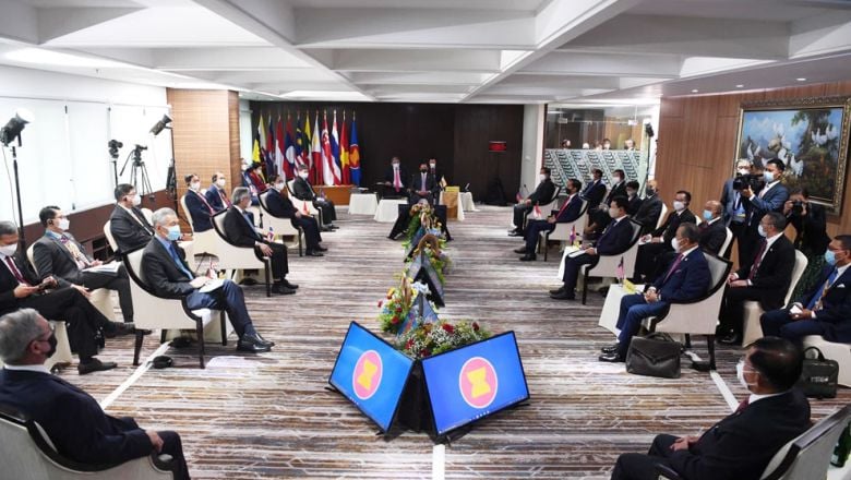 មេ​ដឹកនាំ​អាស៊ាន​ឯកច្ឆន្ទ ចូលរួម​រក​ដំណោះស្រាយ​បន្ធូរបន្ថយ​ភាព​តានតឹង​ក្នុង​ប្រទេស​មីយ៉ាន់ម៉ា តាម​ដំណាក់​ដែល​បាន​ដាក់​ចេញ