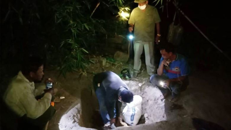 នគរបាល​ស្រុក​សំបូរ​បញ្ជូន​បុរស ៣ នាក់​ទៅ​ស្នងការដ្ឋាន​ខេត្ត ករណី​លួច​ជីក​យក​រ៉ែ​មាស​នៅក្នុង​ទីតាំង​របស់​ក្រុមហ៊ុន​ចិន