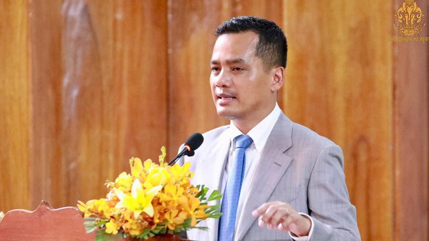លោក ស សុខា បញ្ជា​ឱ្យ​រដ្ឋបាល​ខេត្ត​ទាំង​អស់​រុះរើ​ការ​ផ្សព្វផ្សាយ​ស្លាក​ស្រាបៀ​ច្រើន​ហួសហេតុ