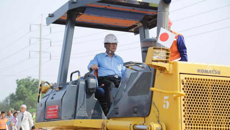 លោក​ ហ៊ុន សែន ​ថា​ការបញ្ចប់​​សង្គ្រាម​នៅ​កម្ពុជាគឺ​ដោយសារ​បាតដៃ​ខ្មែរមិនមែន​បរទេស