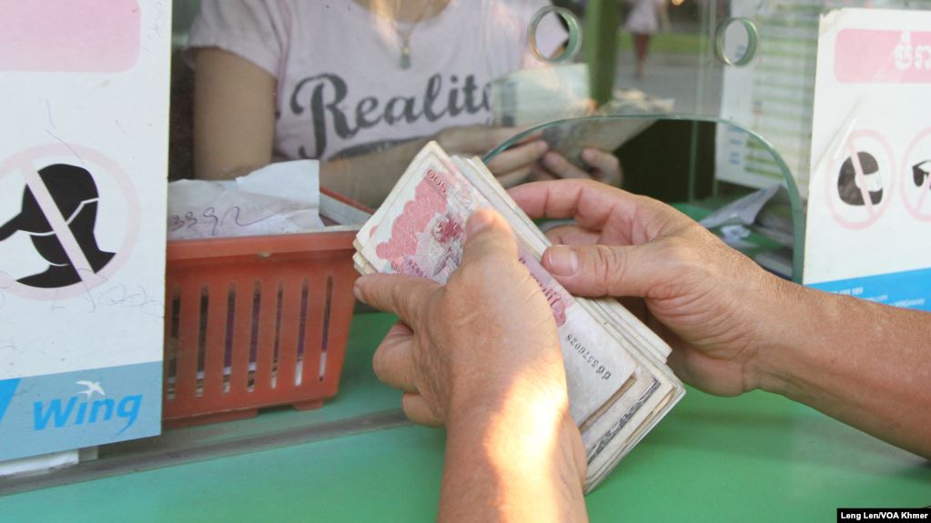 អង្គការ HRW ជំរុញ​ឲ្យ​រដ្ឋាភិបាល​ផ្អាក​ការទារ​បំណុល​ពី​អ្នក​ជំពាក់​កម្ចី​មីក្រូ​ហិរញ្ញវត្ថុ​ក្នុង​គ្រា​វិបត្តិ​កូវីដ១៩ 15 កក្កដា 2020 សាយ មុន្នី