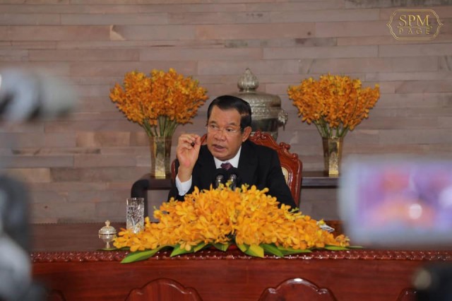 សម្ដេច ហ៊ុន សែន ព្រមាន​ដក​ស័ក្តិ​មន្ត្រី​ណា ដែល​ដោះលែង​មេខ្លោង នាំ​មនុស្ស​ឆ្លងកាត់​ផ្លូវ​របៀង