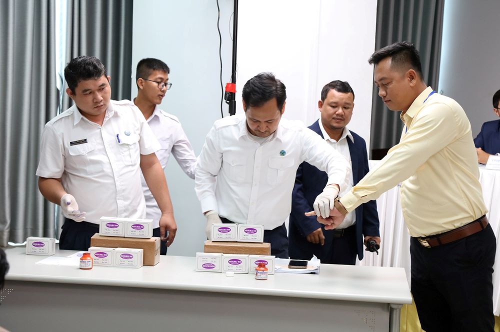  ជាតិ កម្ពុជា នៅតែប្រើទឹកខ្មៅឥណ្ឌាដដែល សម្រាប់ជ្រលក់ដៃក្នុងថ្ងៃបោះឆ្នោត