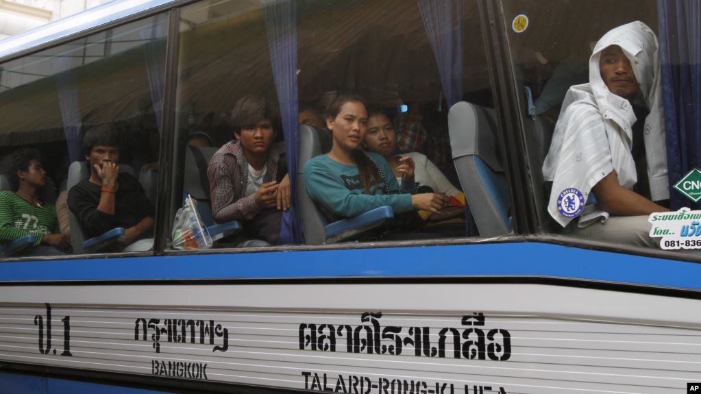 ពលករ​ខ្មែរ​ជាង​១០០​នាក់​ត្រូវ​សមត្ថកិច្ច​ថៃ​ចាប់​បញ្ជូន​មក​កម្ពុជា​វិញ ​ក្រោយ​ឆ្លង​ព្រំដែន​អំឡុង​ថៃ​បិទ​ប្រទេស