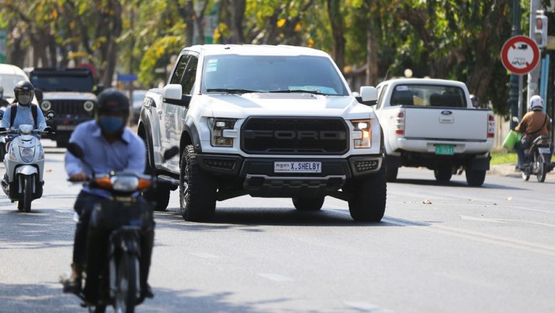 រដ្ឋ​រកចំណូល​បាន​ជាង​ ៦៦ ​ពាន់​លាន​រៀល​ ពី​ការលក់​ស្លាក​លេខ​រថយន្