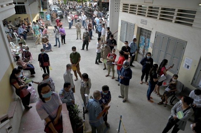 ចាប់ពី២នាក់ទៅ បើមិនពាក់ម៉ាស់ នឹងប្រឈមការពិន័យប្រាក់ពី២សែនរៀល ដល់១លានរៀល 