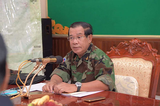 លោកនាយករដ្ឋមន្រ្តីកំពុង សំណេះសំណាល ជាមួយមេទ័ពកំពូលៗ នៅភូមិភាគ១ នាខេត្តស្ទឹងត្រែង