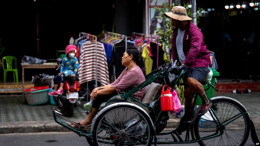 ពលរដ្ឋមួយចំនួននៅរាជធានីភ្នំពេញត្អូញត្អែរអំពីអាកាសធាតុក្តៅខ្លាំង 