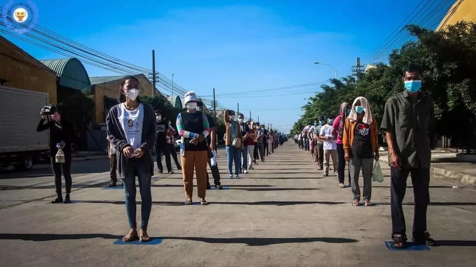 ព្យួរការងារបន្ទាន់៖ ថៅកែរោងចក្រ និងក្រសួងការងារ បញ្ជាក់ថាកម្មករទទួលបានប្រាក់ខែ៥០%ក្នុងខែមេសា តែសហជីពថាមិនត្រូវតាមច្បាប់