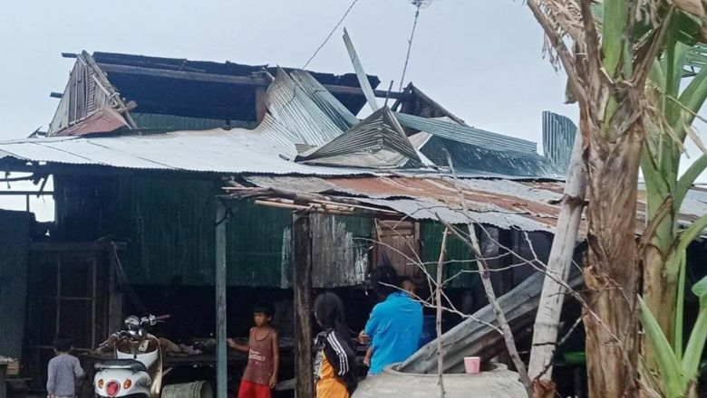 ផ្ទះ​ជាង​ ៥០ ខ្នង​ នៅ​ខេត្ត​ចំនួន ២ ​និង​បង្គោល​អគ្គិសនី​ ២៣ ដើម ​នៅ​ភ្នំពេញ​ត្រូវបាន​បាក់រលំ ​ដោយសារ​ខ្យល់​កន្ត្រាក់