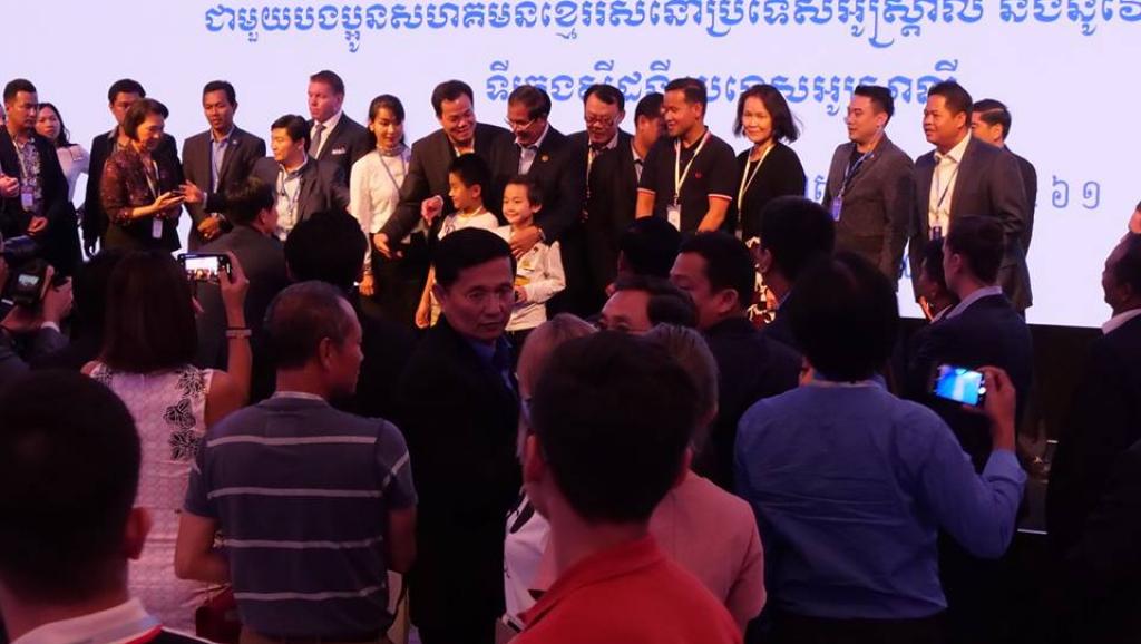 លោក ហ៊ុន សែន ចាត់​ទុក​ជំនួប​រវាង​លោក និង​ពលរដ្ឋ​ខ្មែរ​នៅ​ក្រៅ​ប្រទេស​គឺ​ជា​ការលើក​មុខ​មាត់​ជាតិ