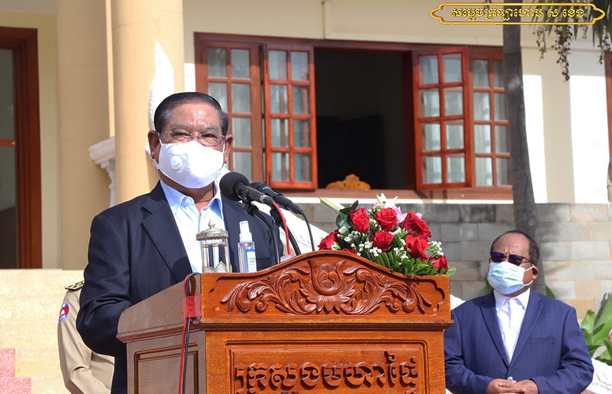 លោក​ ស ខេង​ ​ថា​​មិន​គួរ​ទុក​ឱ្យ​មន្ត្រី​ធ្វើការ​នៅ​ក្រោម​ដើម​ឈើ​ទៀត​ទេ