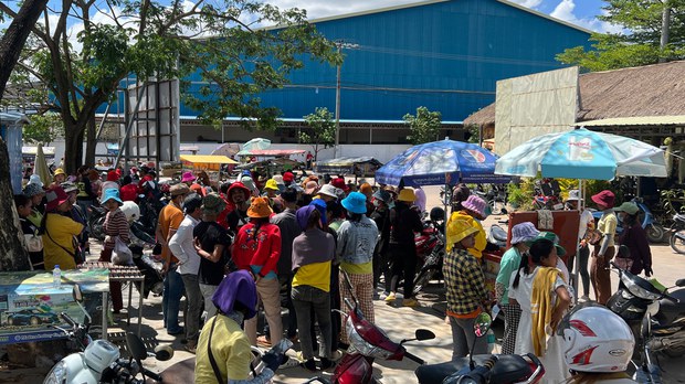  កម្មករ​រោងចក្រ​ស្តារឡៃថ៍​ជំរុញ​ក្រសួង​ការងារ​ឱ្យ​ពន្លឿន​ការ​ដោះ​ស្រាយ​វិវាទ​ការងា